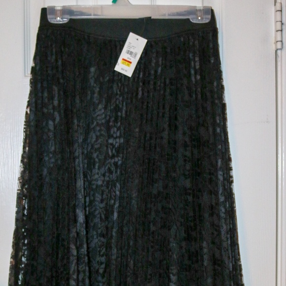 Black lace skirt - Picture 1 of 5